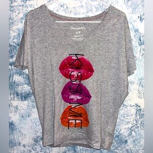 2 for $10 or 3 for $12
Aeropostale Gray Graphic Lip Tee